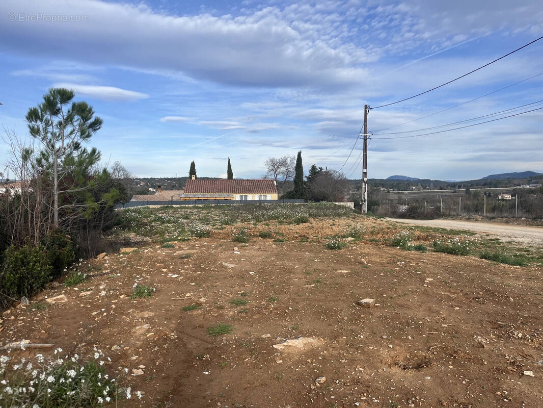 Terrain à SAINT-MAXIMIN-LA-SAINTE-BAUME