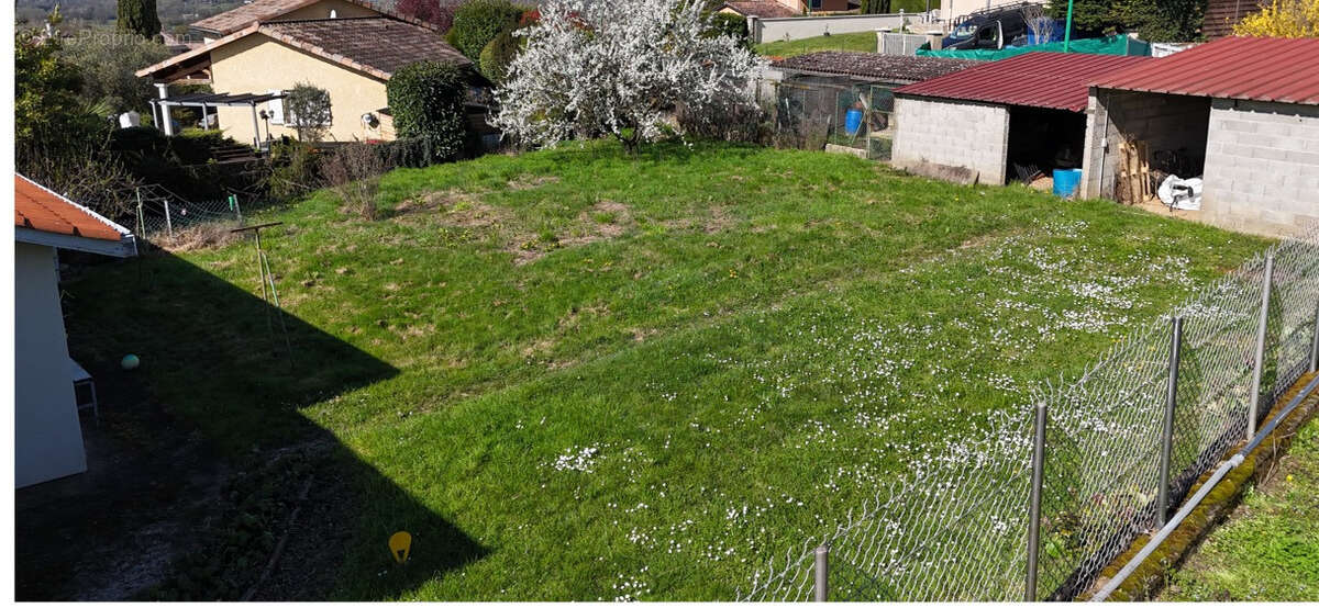 Terrain à GENAY