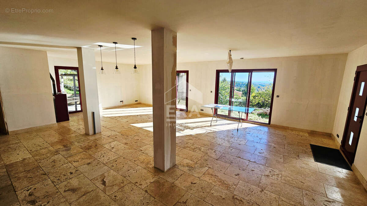 Maison à TOURRETTES-SUR-LOUP