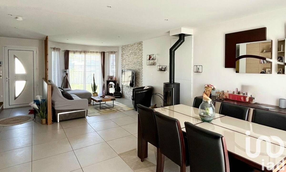 Photo 1 - Maison à EVRY-GREGY-SUR-YERRE