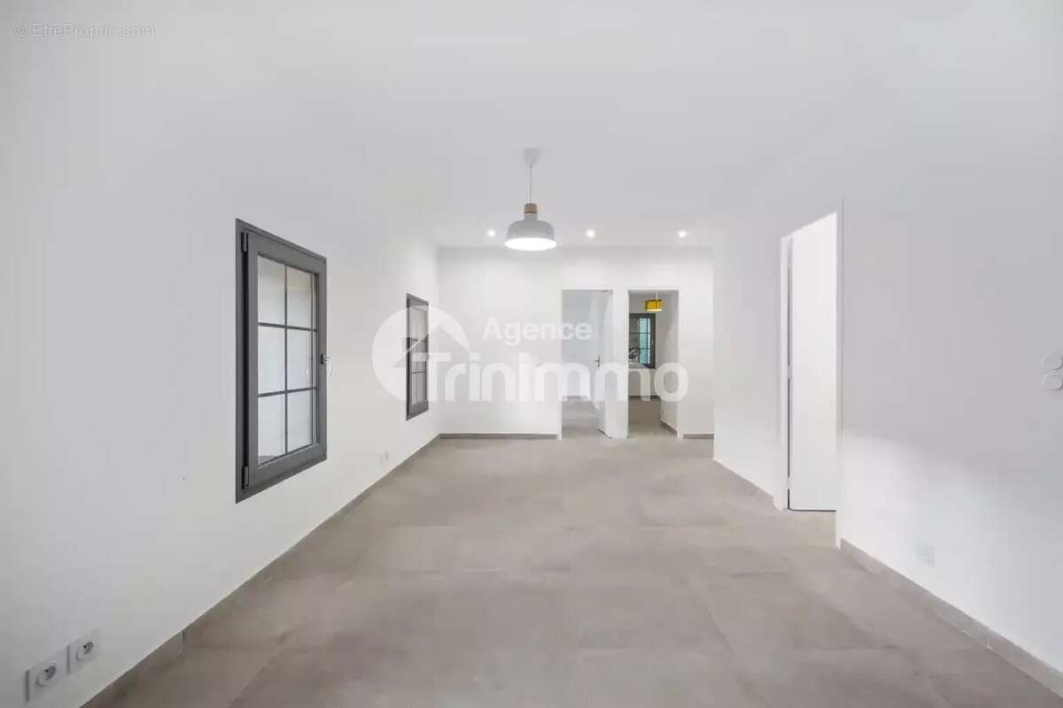 Appartement à TOURRETTE-LEVENS