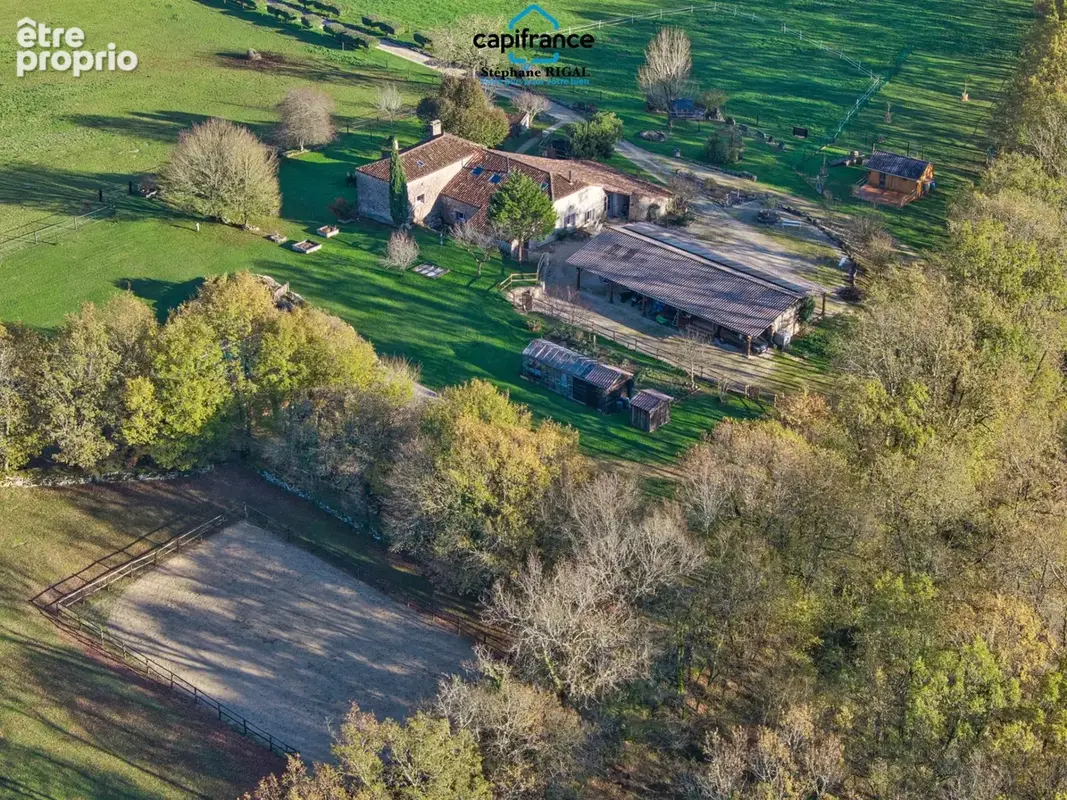 Propriété à vendre 8 pièces, propriété de 220m2 chalet - boxes à chevaux - dépendances sur 7ha de terrain - photo 4
