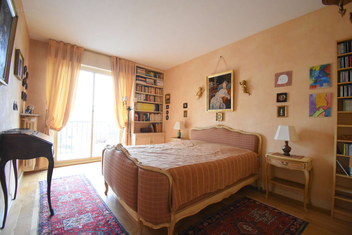 Appartement à VILLE-D'AVRAY