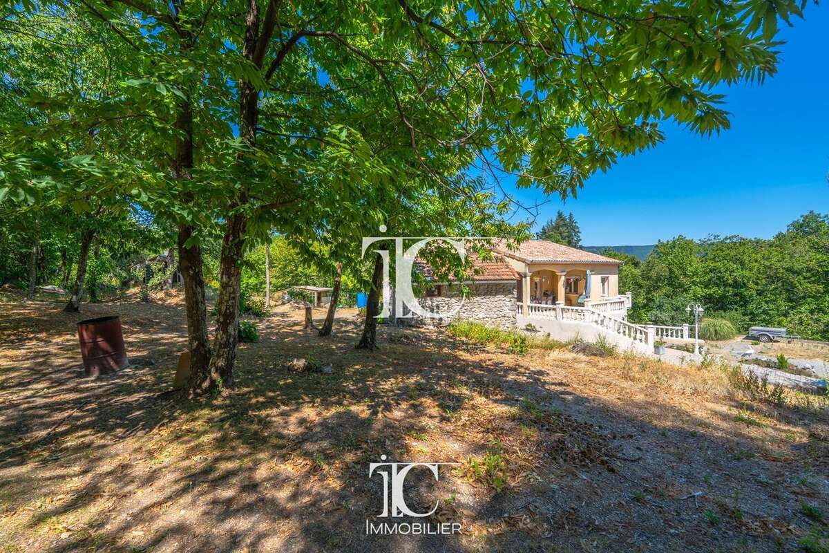 Villa 2005 140m² avec 5600m² terrain avec riviere - photo 18