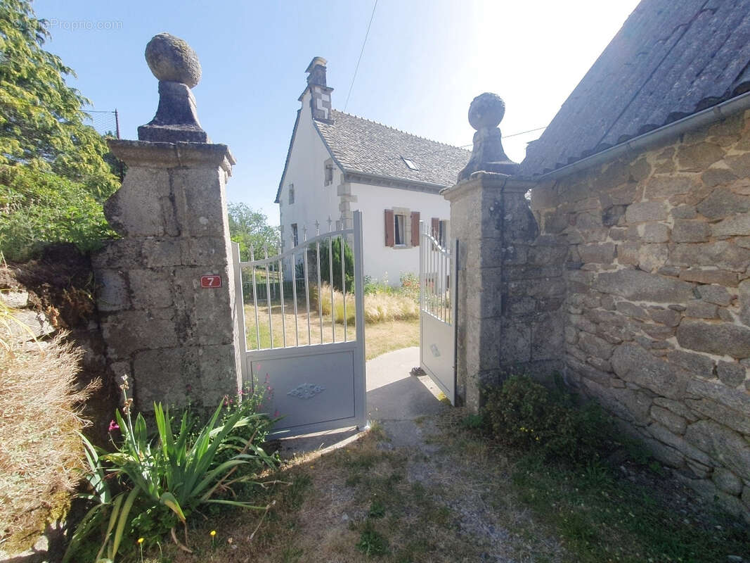 Propriété d'exception en xaintrie, 2,2 ha bois et prés attenants, dépendance ,trés bon état . - photo 7