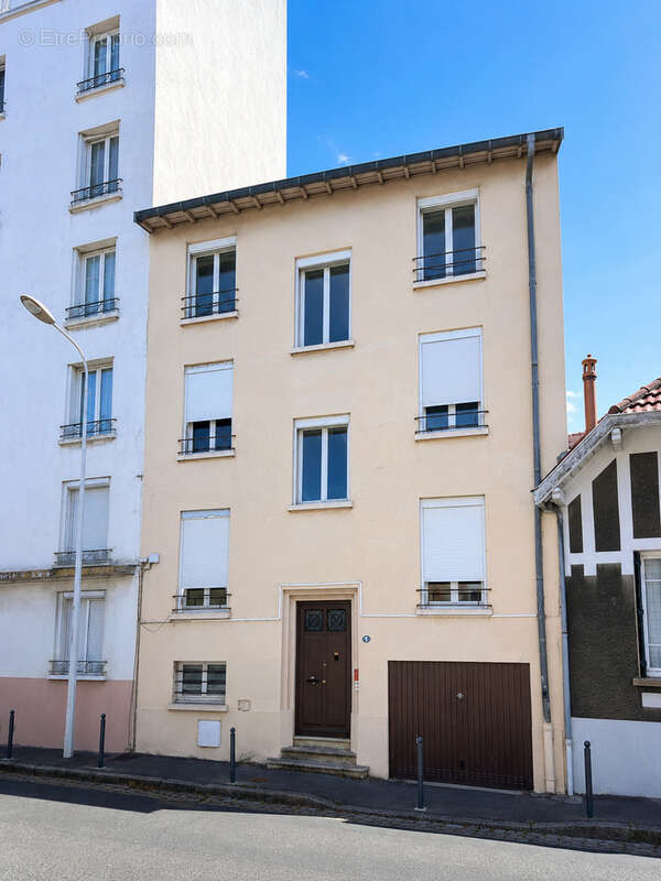 Lyon 3   maison de ville 151 m2   cour, 2 terrasses & garage - photo 2