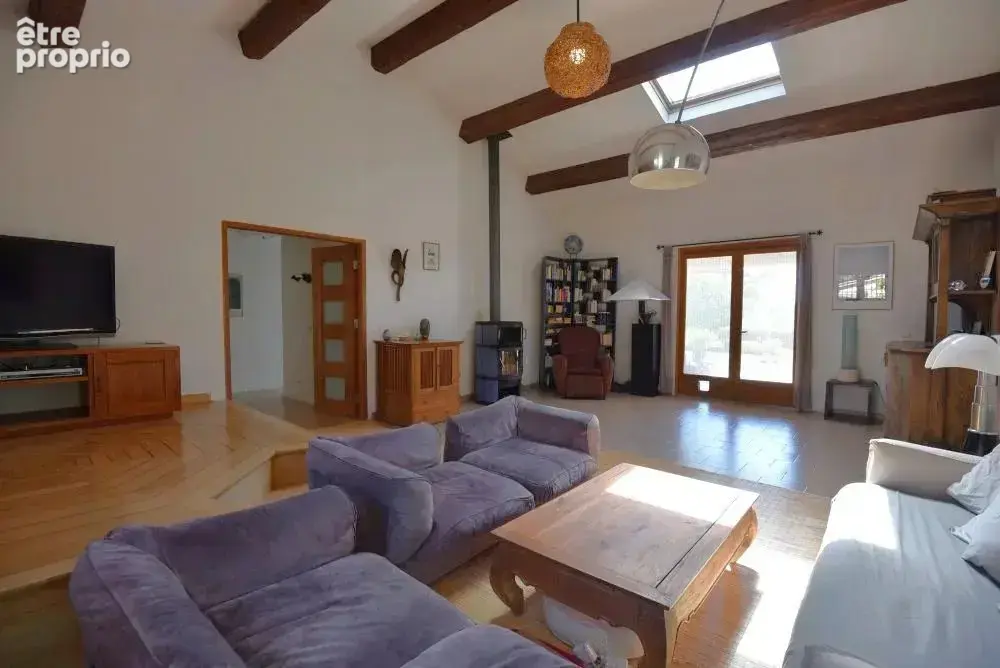 Villa de caractère avec 4 chambres et piscine terrain de 2095 m² - photo 4