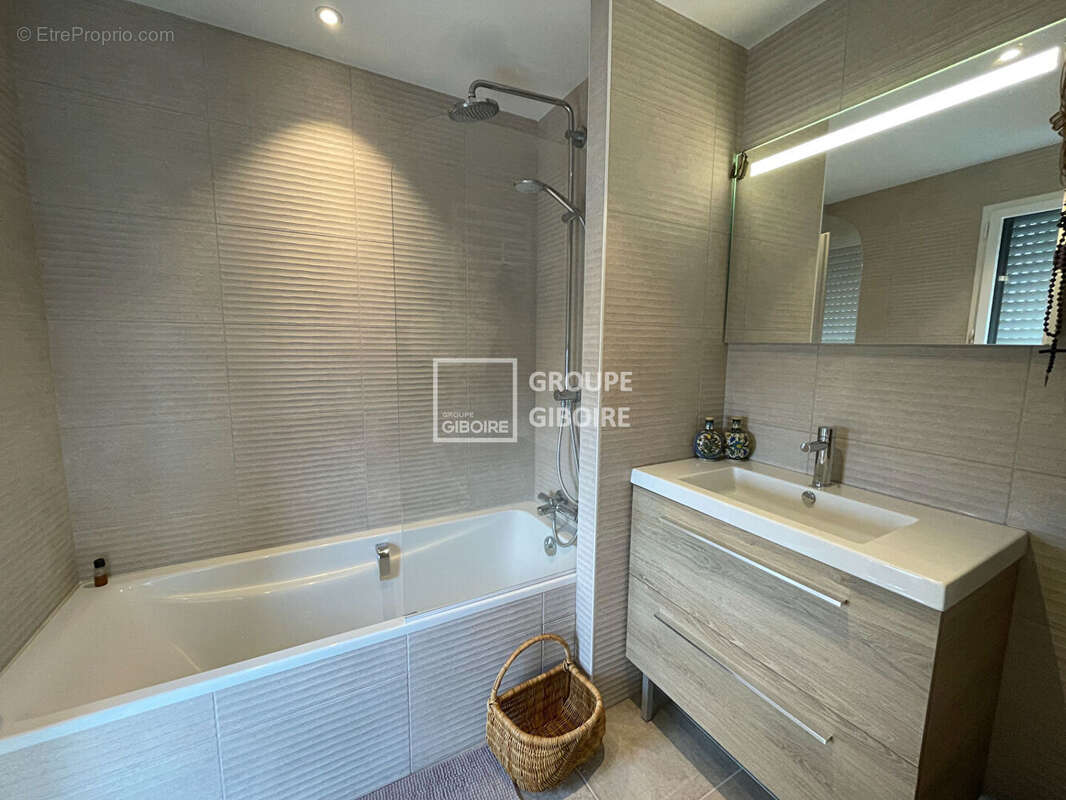 A VENDRE - GIBOIRE - Appartement de prestige 5 pièces à vendre à Rennes Nord Saint-Martin, dernier étage avec vue dégagée - photo 10