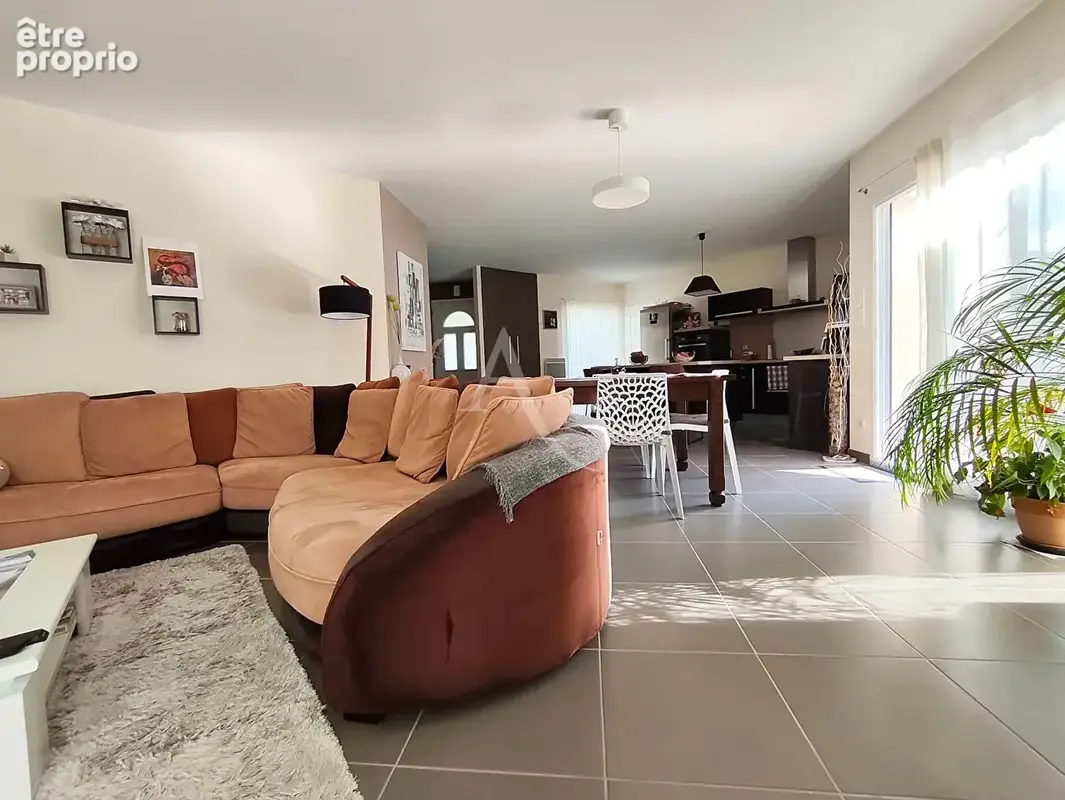 Maison familiale de 101  m² avec jardin et verdure - photo 2