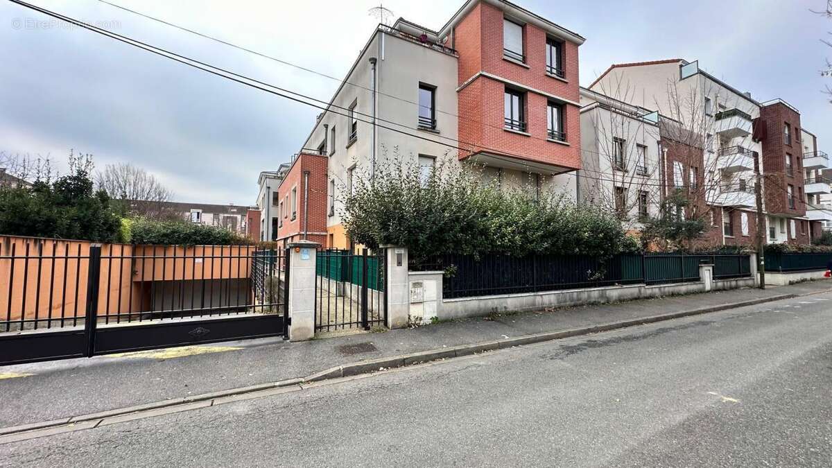 F4 avec terrassse (78 m² Carrez) à NEUILLY SUR MARNE - photo 18