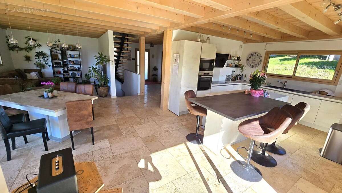 Maison à VIUZ-EN-SALLAZ