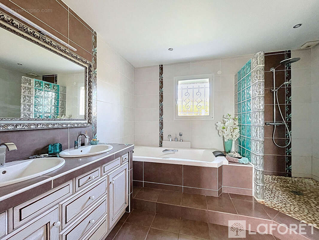 Maison à BOURGOIN-JALLIEU