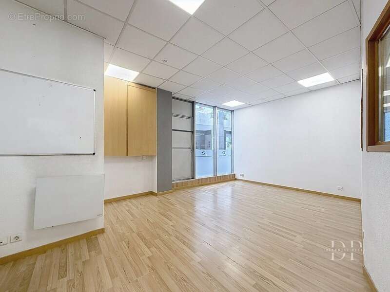 Local bureaux de 184 m2 à vendre ANNEMASSE (74) - photo 9