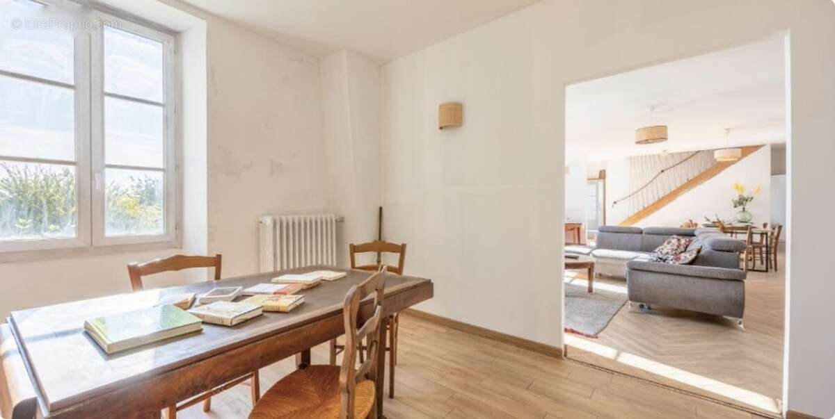 Maison à CHAMPDENIERS-SAINT-DENIS