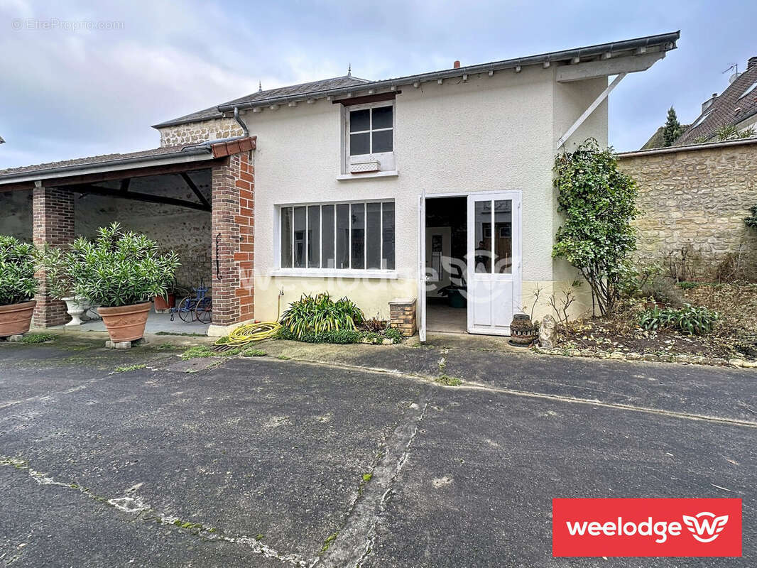 Maison à JOUY-LE-MOUTIER