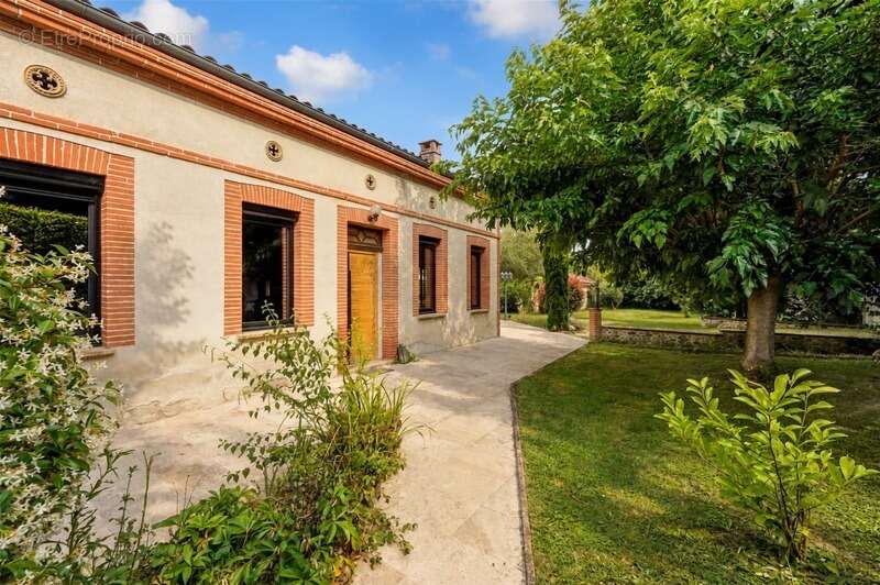 LAGRÂCE-DIEU – Charmante toulousaine familiale de 215 m² avec piscine sur un terrain de 1 500 m² - photo 14
