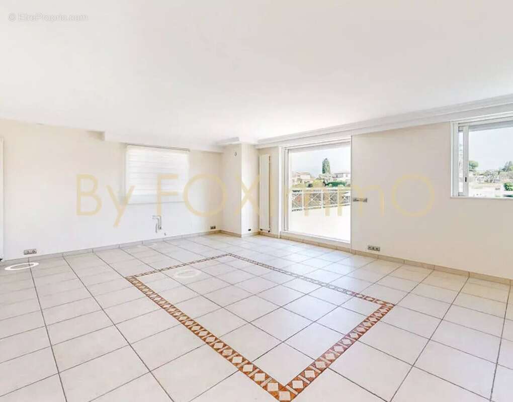 Antibes, Villa récente en parfait état, quartier résidentiel & calme absolu, proximité au centre et axes routiers, belle prestat - photo 8