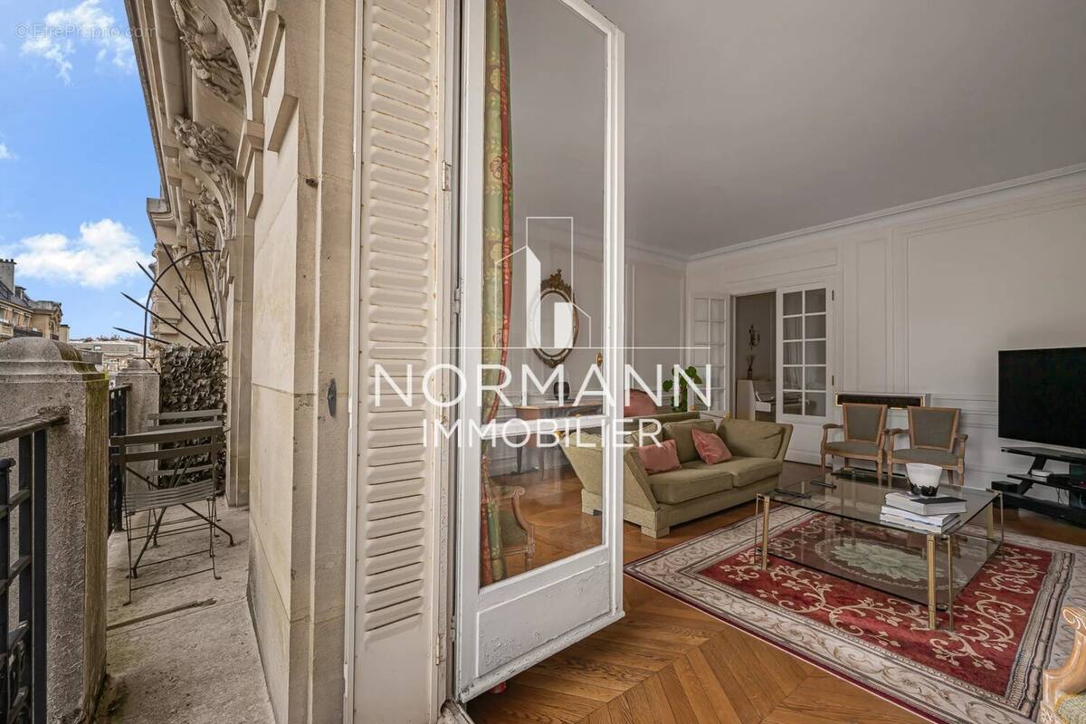 Appartement à PARIS-16E