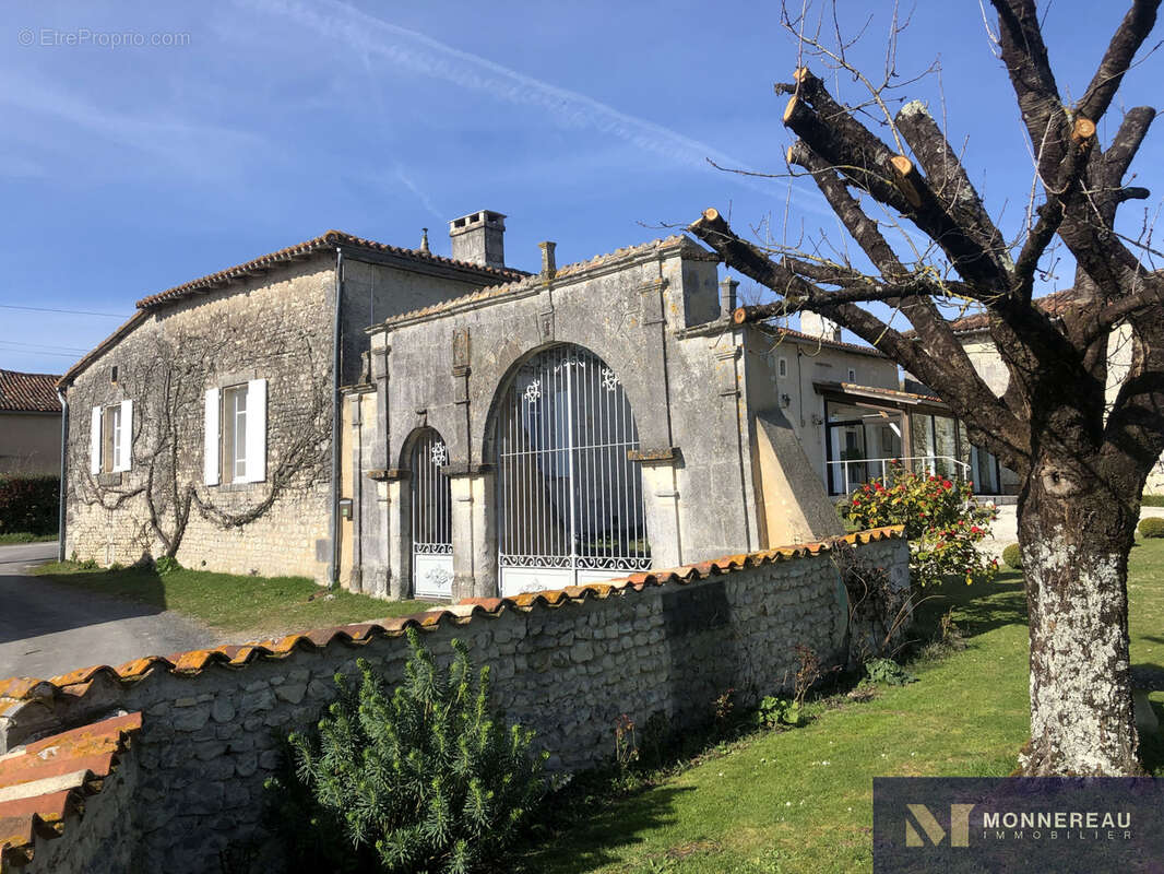 Maison à BRIE-SOUS-BARBEZIEUX