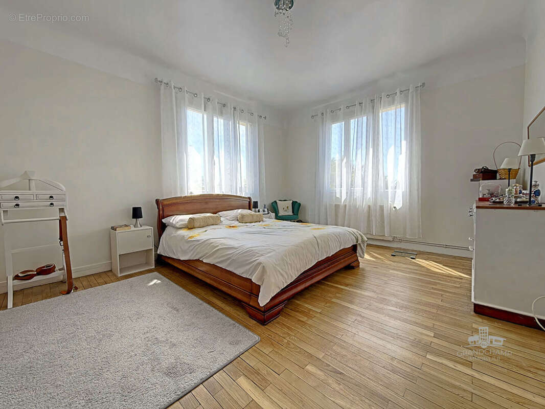 Maison à ISSE
