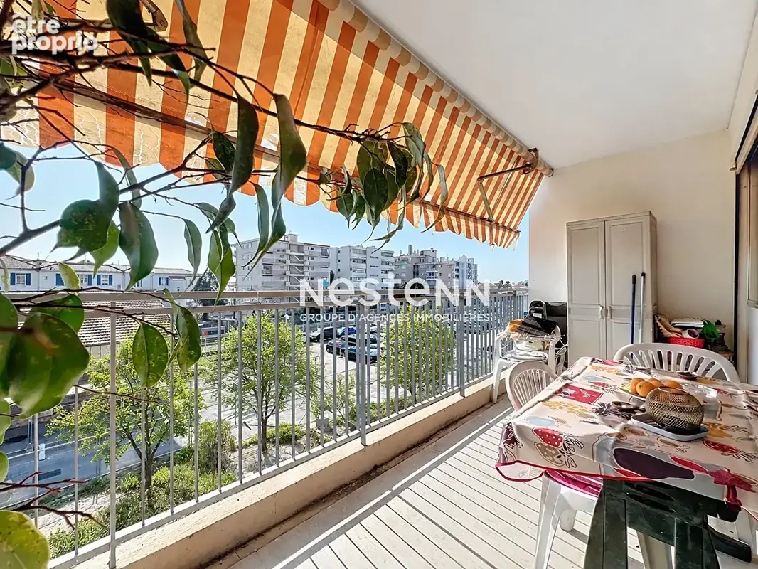 Golfe Juan - Studio - 32m² - Aperçu mer - Terrasse - Sud -  Centre ville - photo 8