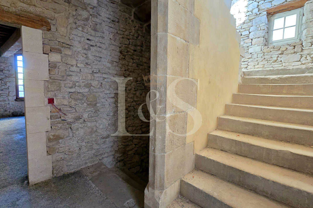 Maison seigneuriale du XIIᵉ siècle avec cour intérieure et terrasse panoramique - photo 8