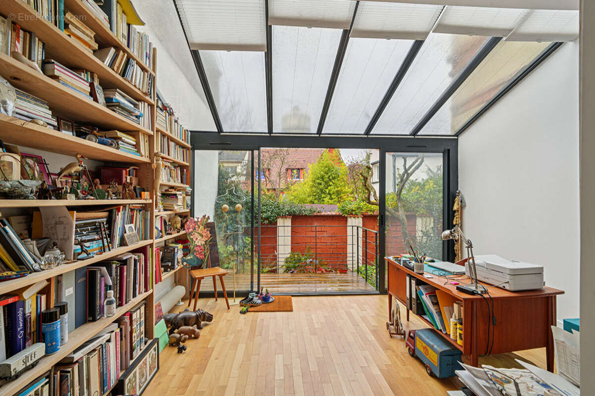 Appartement à LES LILAS