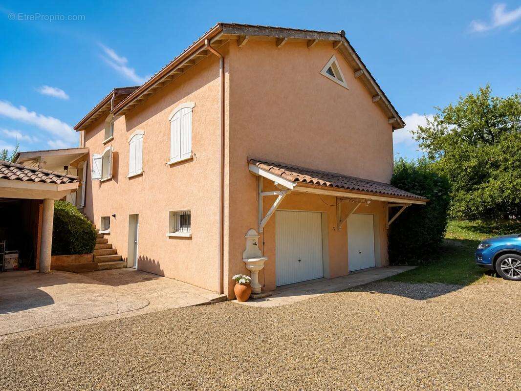 Maison de 7 pièces de 180 m² à Jassans-Riottier - photo 7