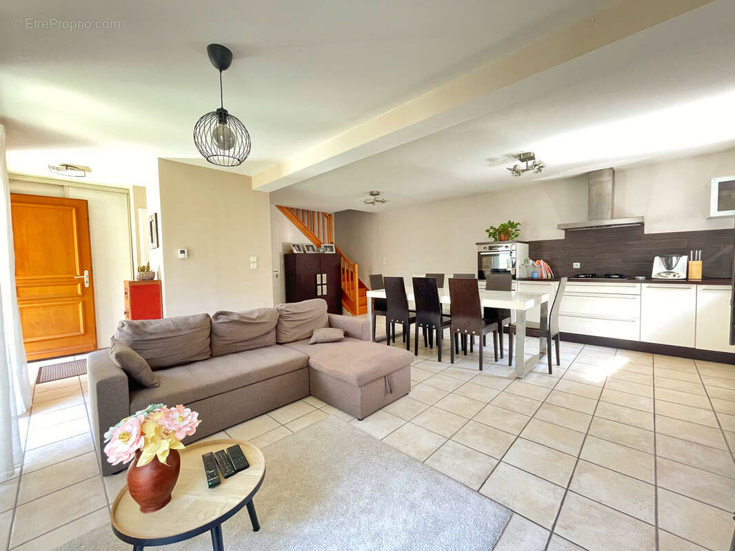 Maison familiale avec jardin dans un secteur recherché d'Irigny-le-Haut - photo 3
