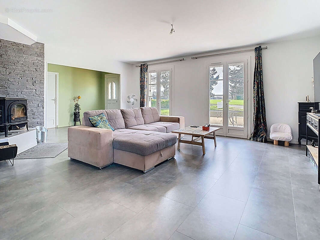 Maison à PONT-DE-VAUX