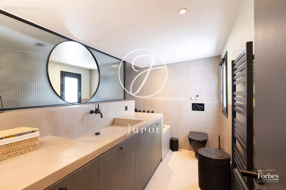 Appartement à PARIS-1E