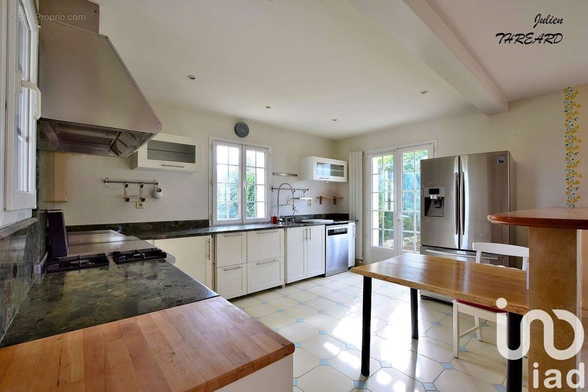 Maison 224 m² à Le Louroux  - photo 7