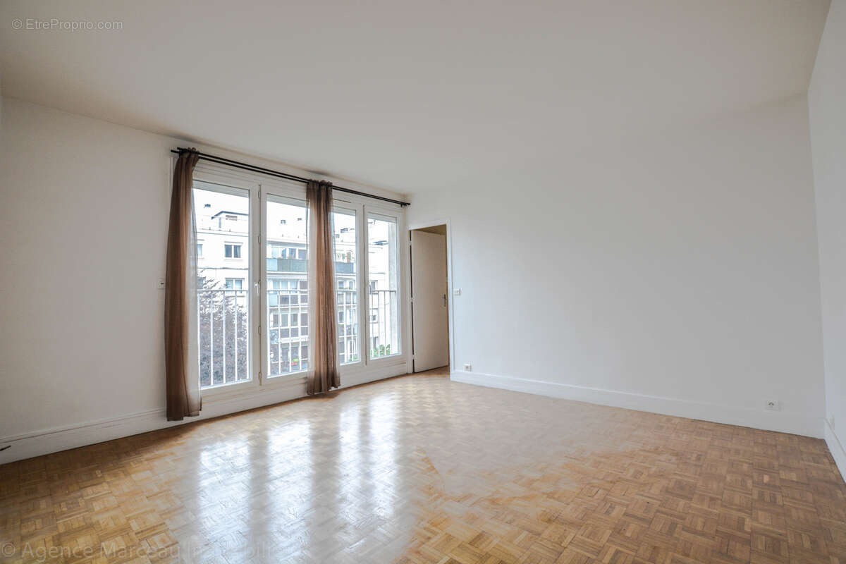 Appartement à COURBEVOIE
