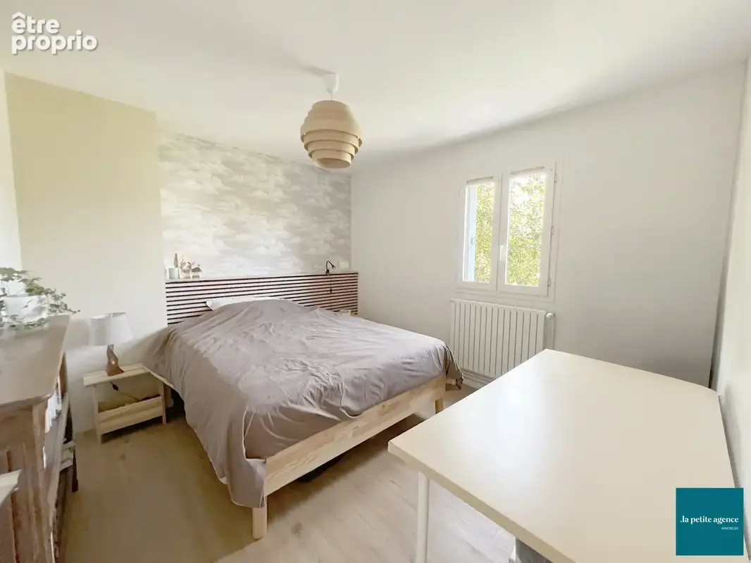Maison 85 m² à Saint-Germain-La-Blanche-Herbe  - photo 5