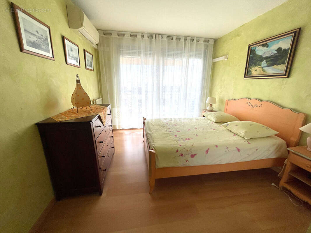Appartement à SAINT-LAURENT-DU-VAR