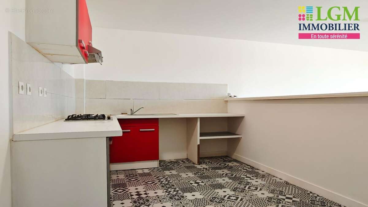 Dernière baisse de prix - T4 de 102 m² avec terrasse et 2 parkings à Sainte-Clotilde - photo 6