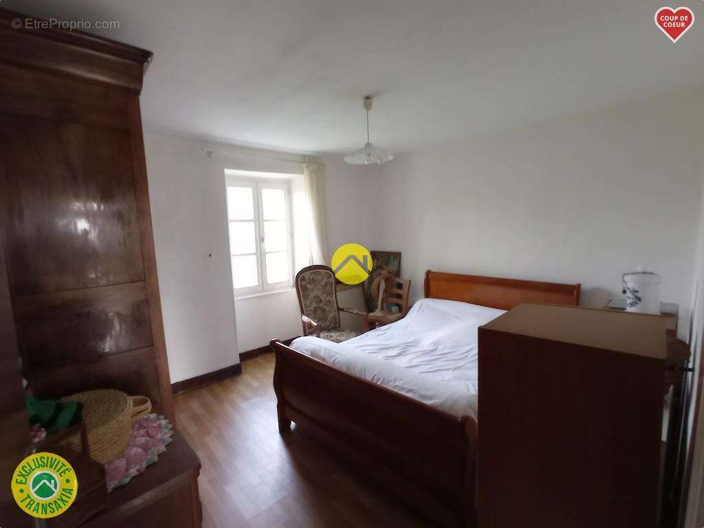 Maison à BELLENAVES