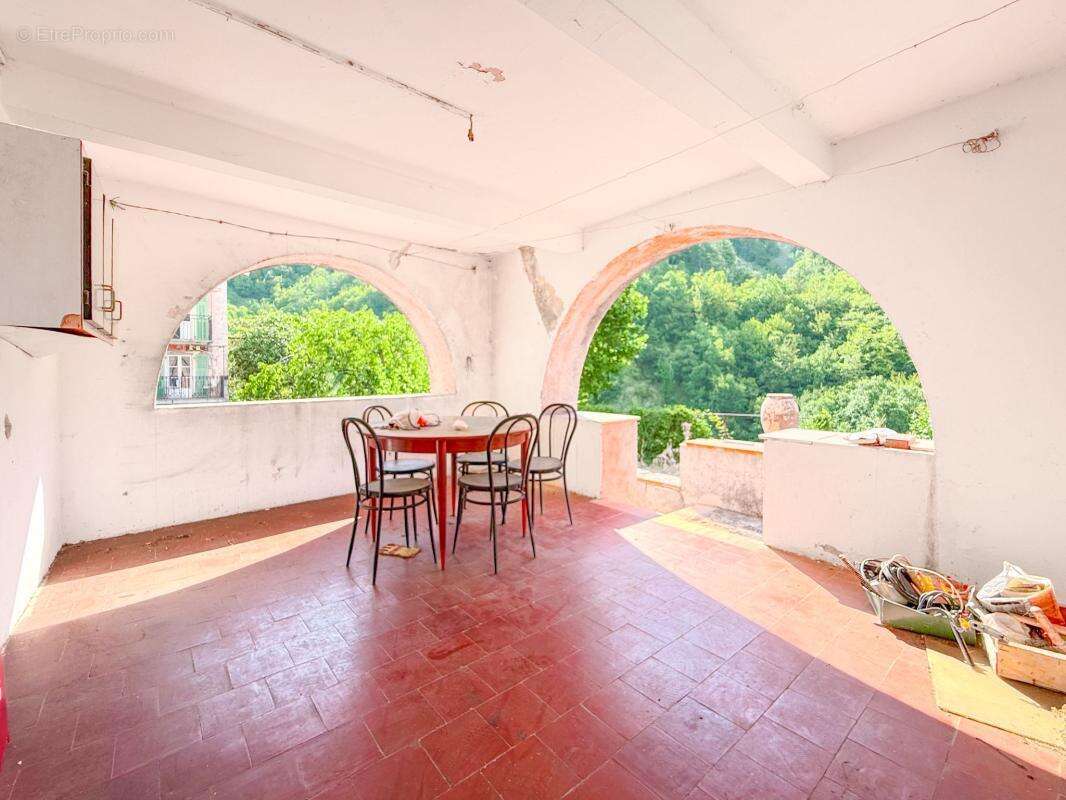 Maison de Maître à vendre à LUCERAM 160 m² 4 chambres jardins terrasses caves - photo 11