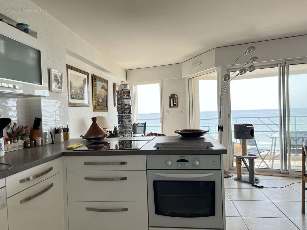 Face mer  Les Sables-d'Olonne   APPARTEMENT T4   3 chambres   Parking privatif   Cave - photo 6