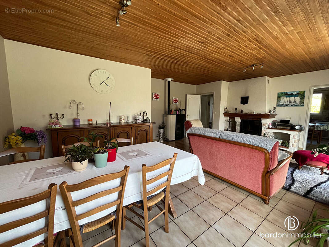 Maison à LE PERRIER