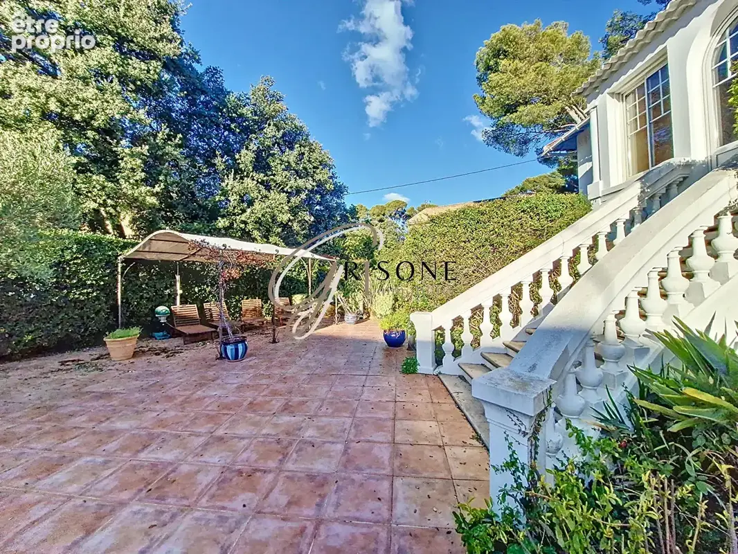 Villa de caractère de 160 m² avec piscine à Sanary Sur Mer - photo 3