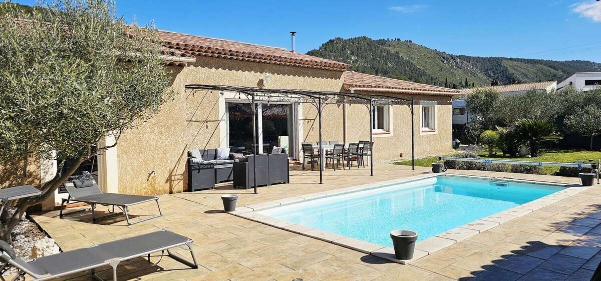 CUGES LES PINS-MAISON-A VENDRE-3 CHAMBRES-TERRAIN - Maison à CUGES-LES-PINS