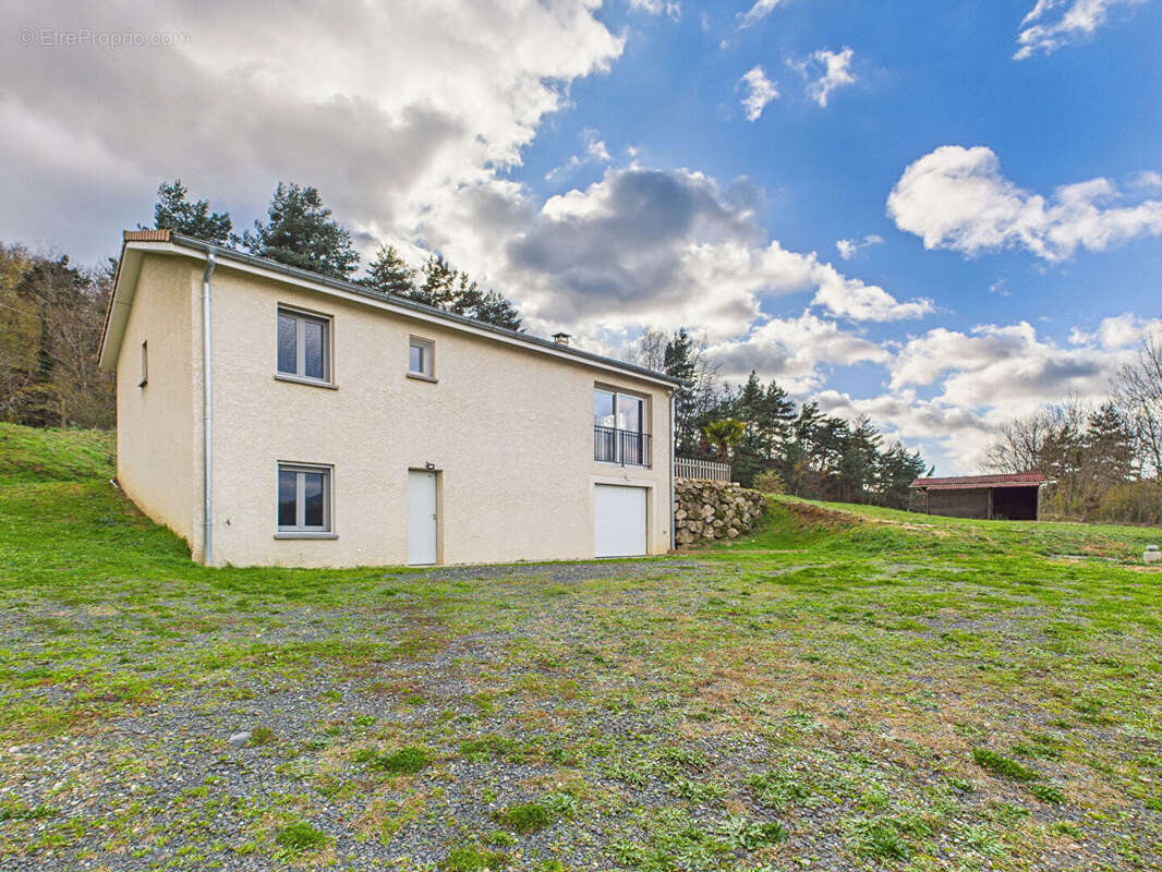 Maison à LE CRESTET