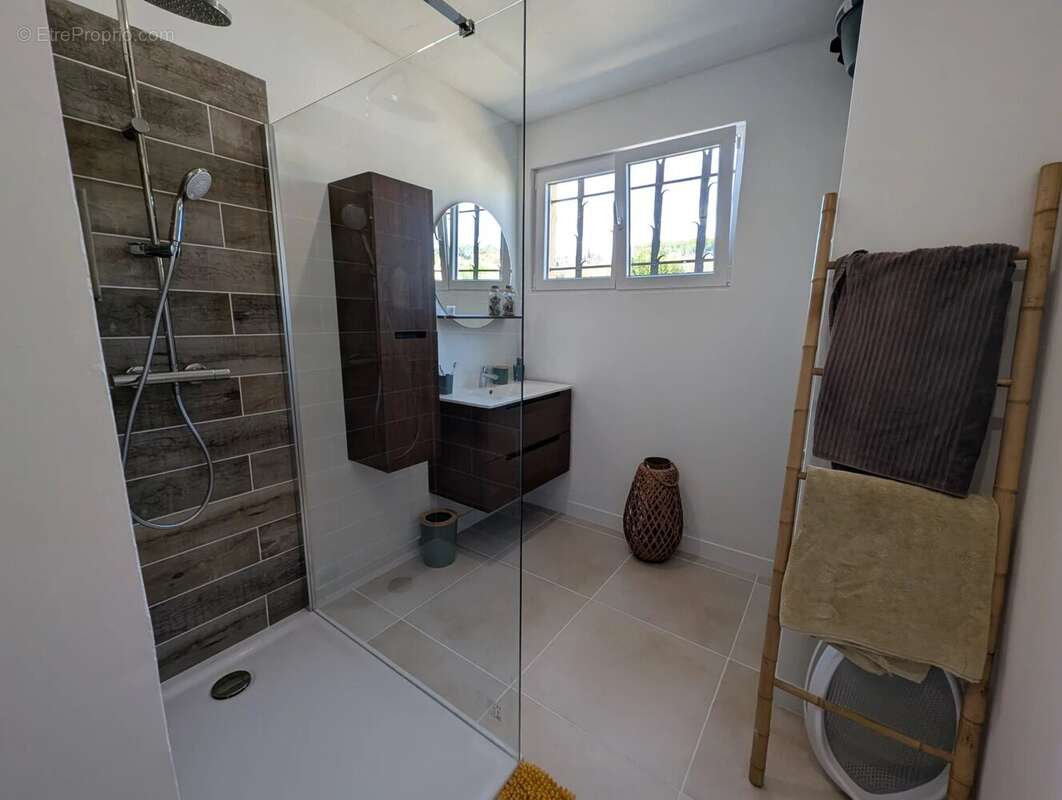Villa 3 chambres plain-pied avec piscine et dépendance - photo 6