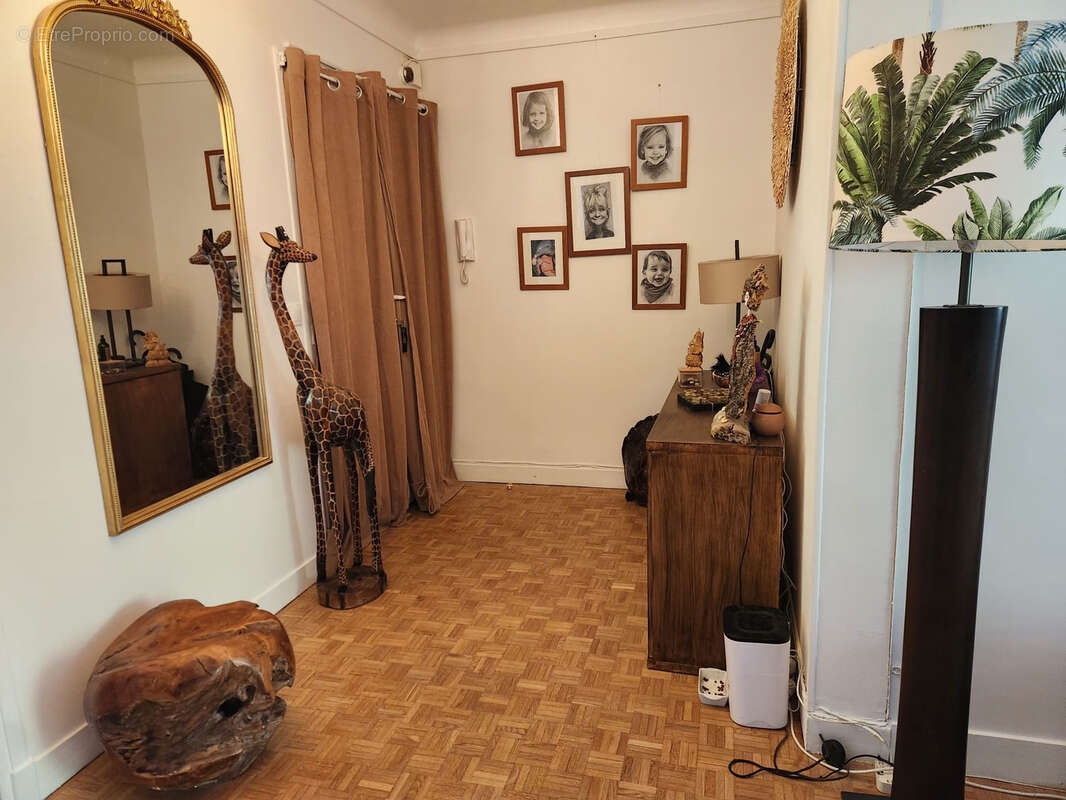 Appartement à PARIS-16E