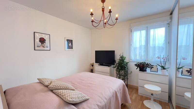 QUIMPER-Sud, rue du Léon (Quartier Prat-Maria), appartement de type T5 modifié en T4 de plus de 83 m² habitable, situé au 7ème é - photo 13