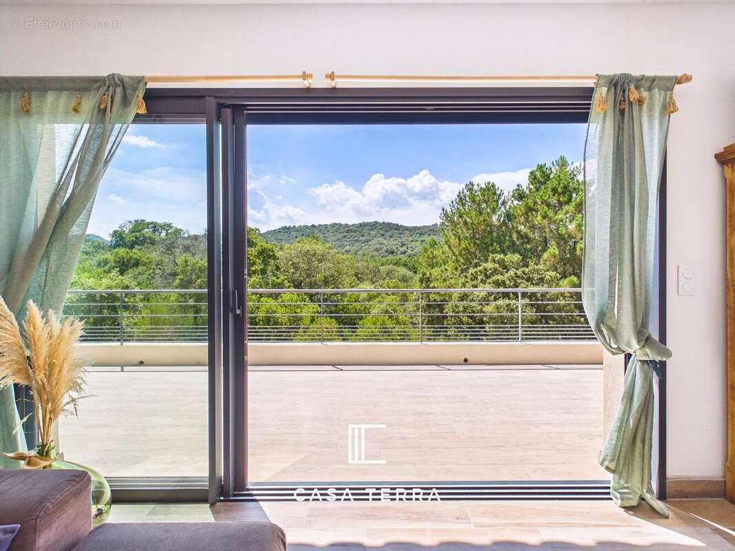 LENZA - Villa composée de 3 logements, vue collines / Pinarello - photo 8