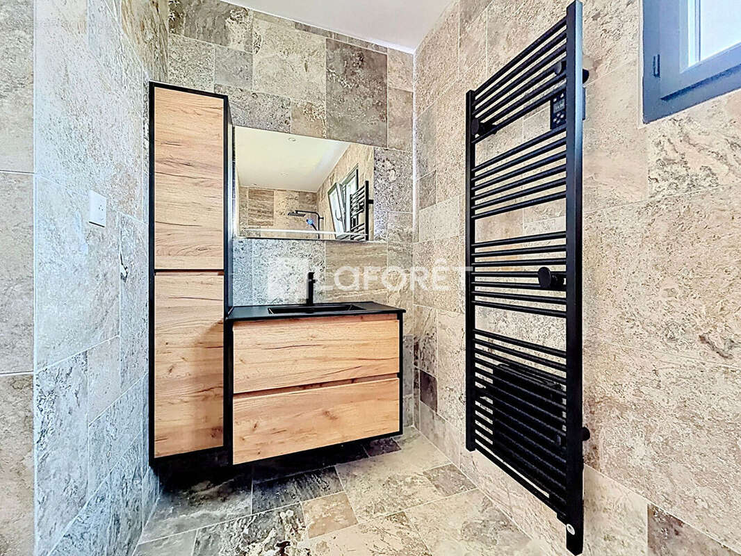 Maison à FONTAINE-LA-GUYON