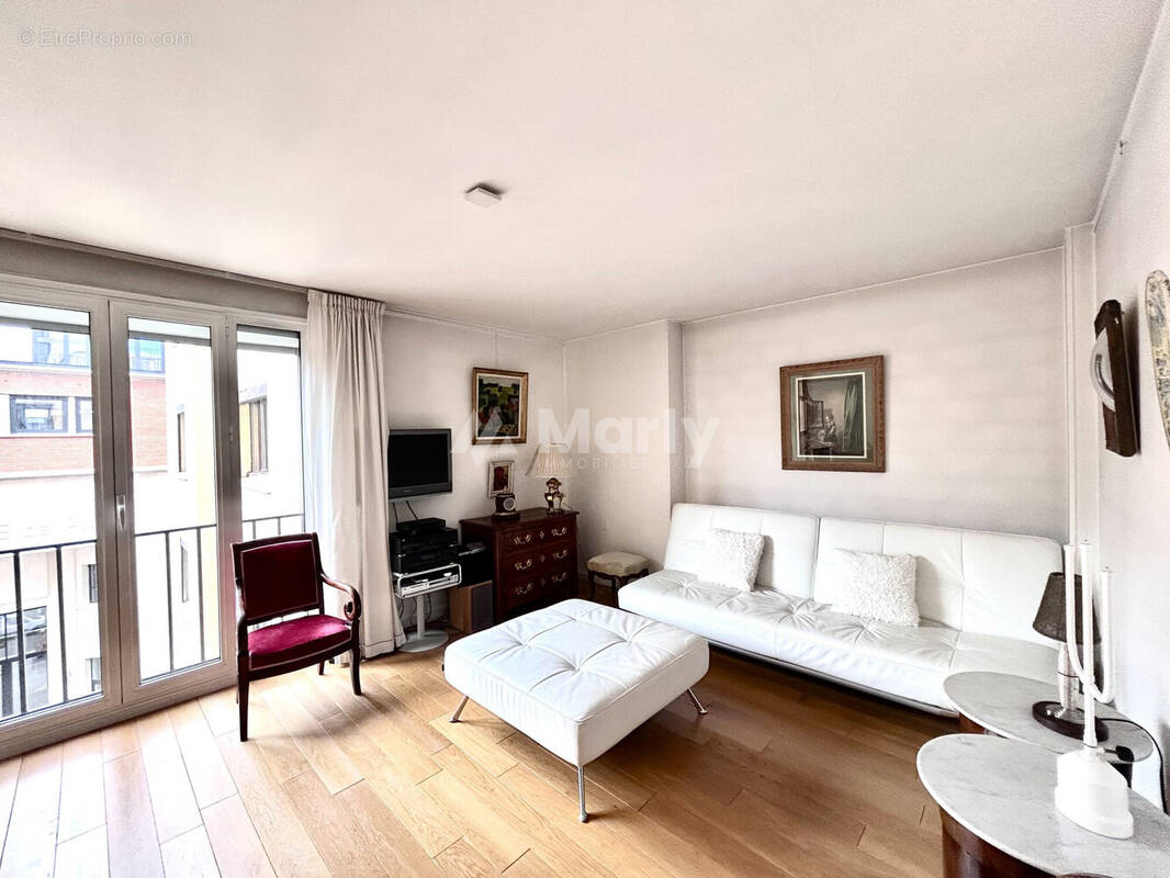 Appartement à PARIS-10E