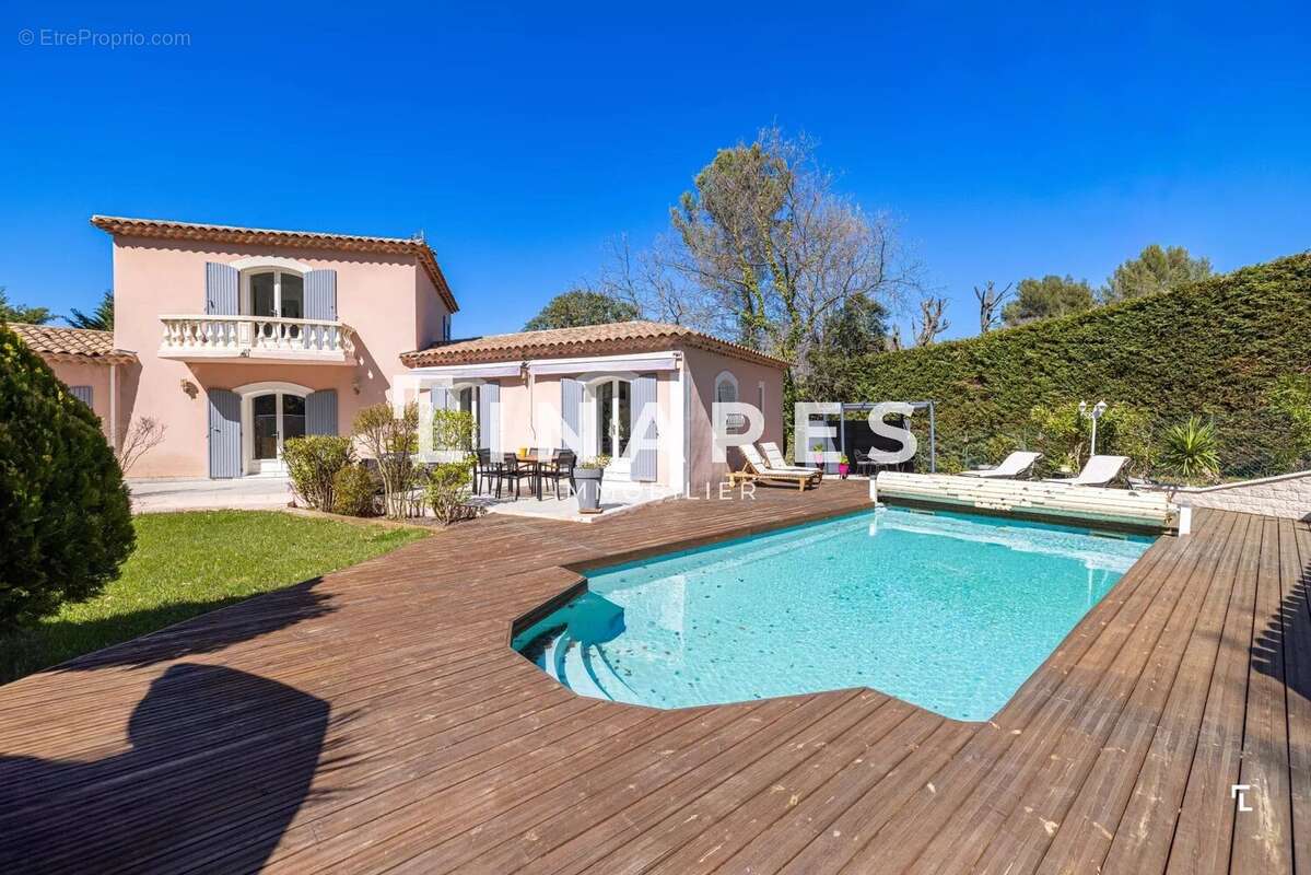 Maison à SIMIANE-COLLONGUE